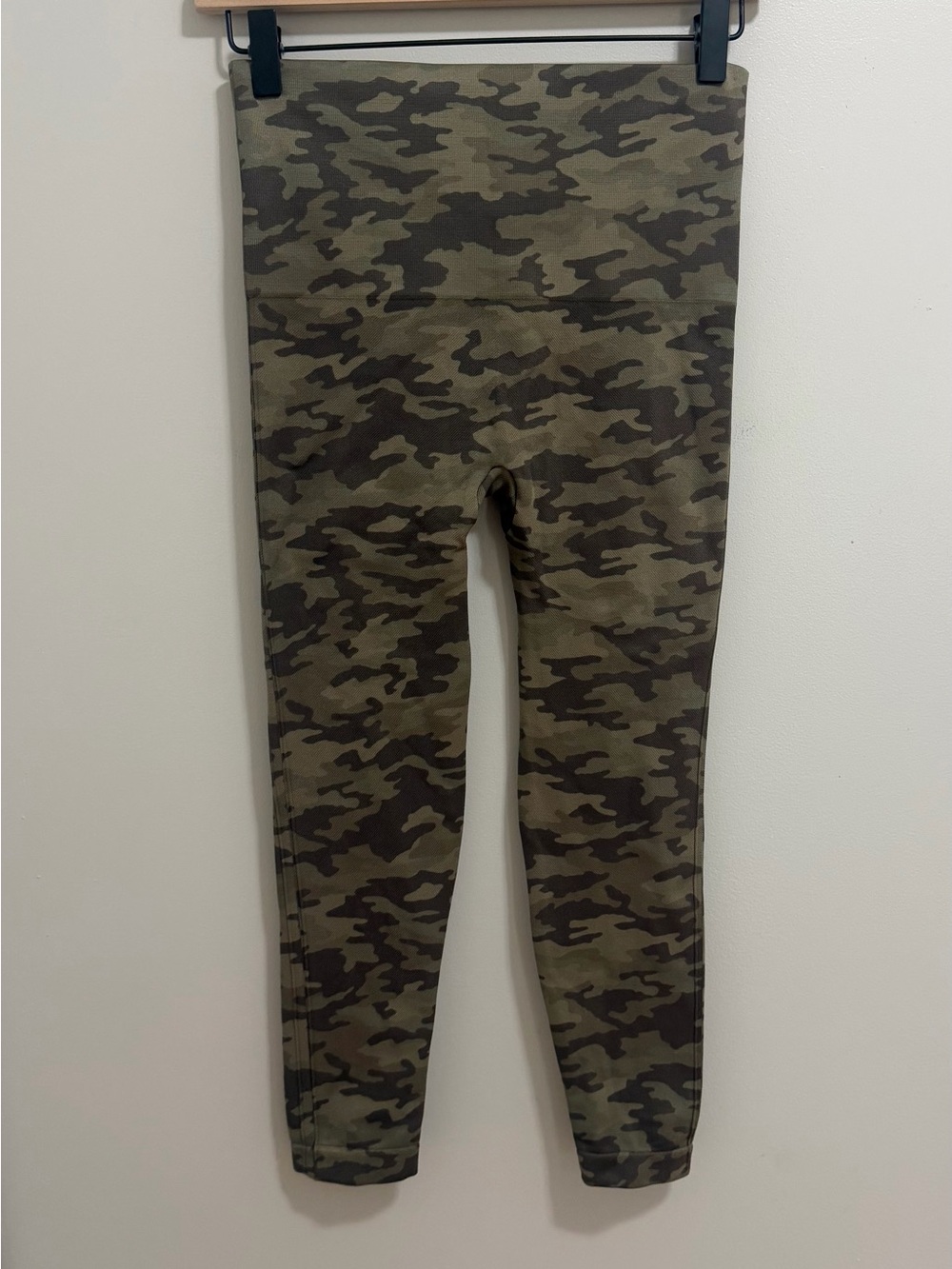 SPANX Look At Me Now Seamless Camo Leggings Green Camouflage Large L